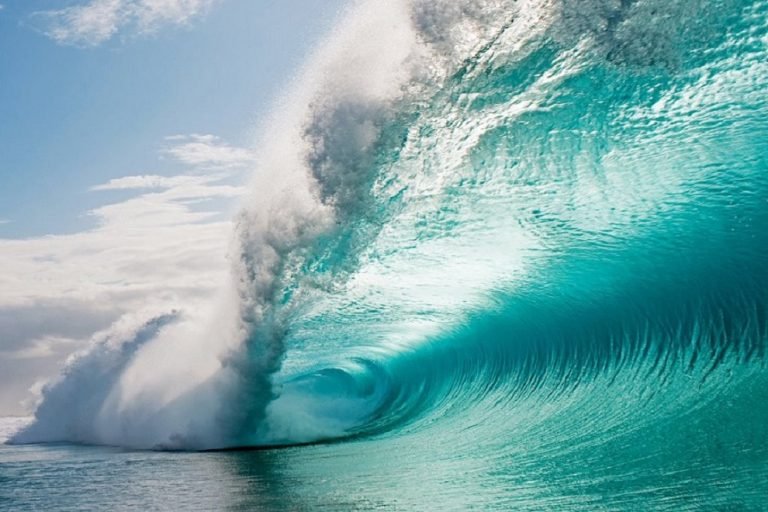 Clark Little swims into giant ocean waves to capture amazing photos ...